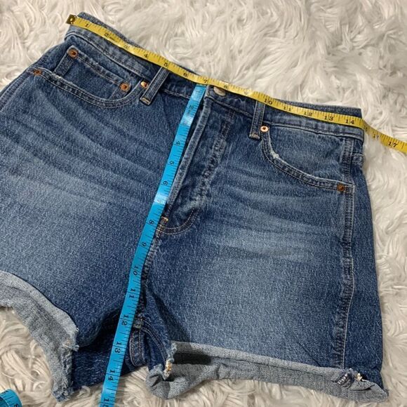 GAP Cheeky short sky high button fly pockets raw hem light distress women’s sz 8 - Picture 7 of 9